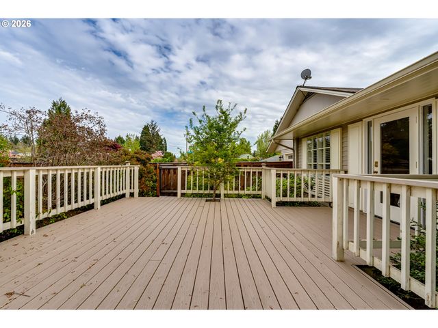 410 DARTMOOR Dr, Eugene, OR 97401