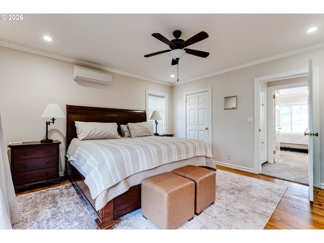 410 DARTMOOR Dr, Eugene, OR 97401