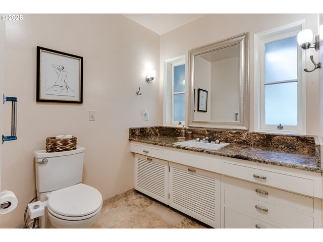 410 DARTMOOR Dr, Eugene, OR 97401