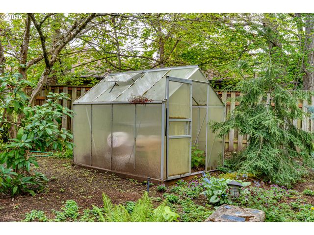 410 DARTMOOR Dr, Eugene, OR 97401