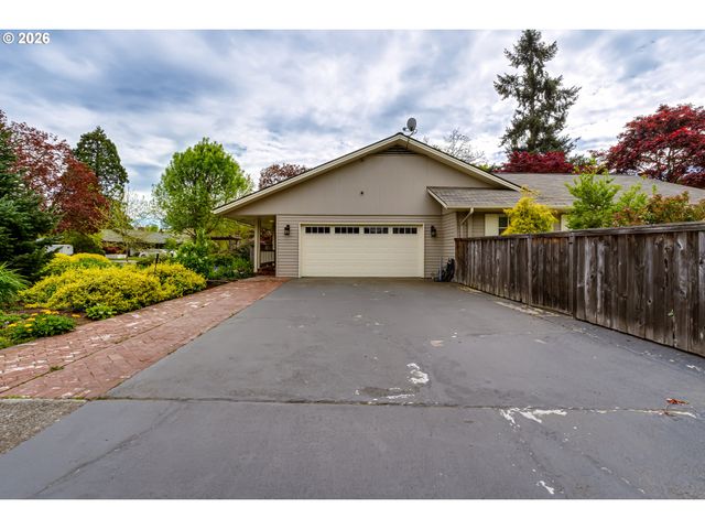 410 DARTMOOR Dr, Eugene, OR 97401