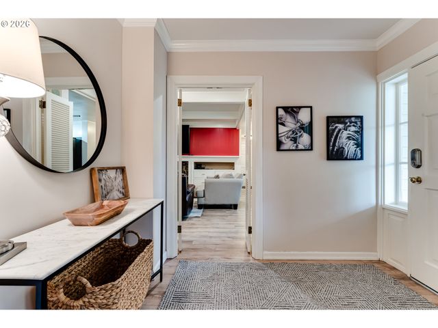 410 DARTMOOR Dr, Eugene, OR 97401