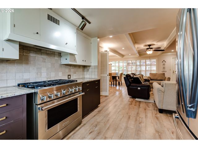 410 DARTMOOR Dr, Eugene, OR 97401