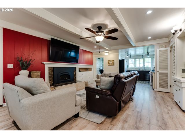 410 DARTMOOR Dr, Eugene, OR 97401