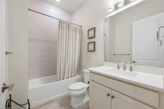 9512 Greyhawk TRL, Naples, FL 34120