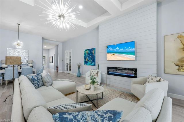 9512 Greyhawk TRL, Naples, FL 34120