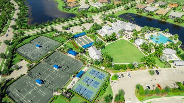 9512 Greyhawk TRL, Naples, FL 34120