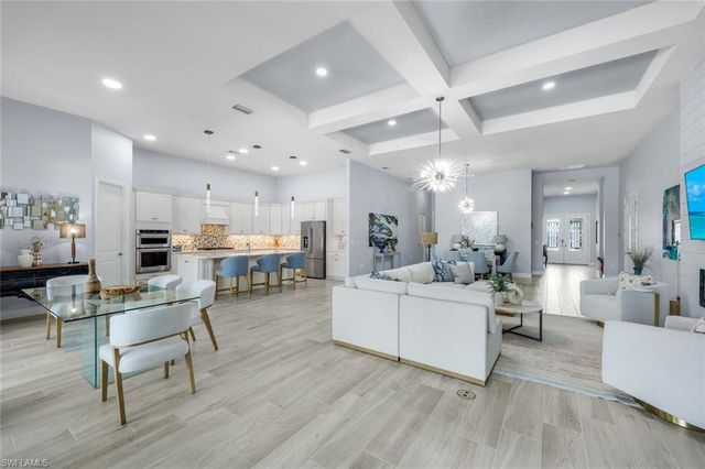 9512 Greyhawk TRL, Naples, FL 34120