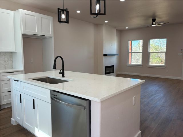 211 Big Bow, Smithville, TX 78957