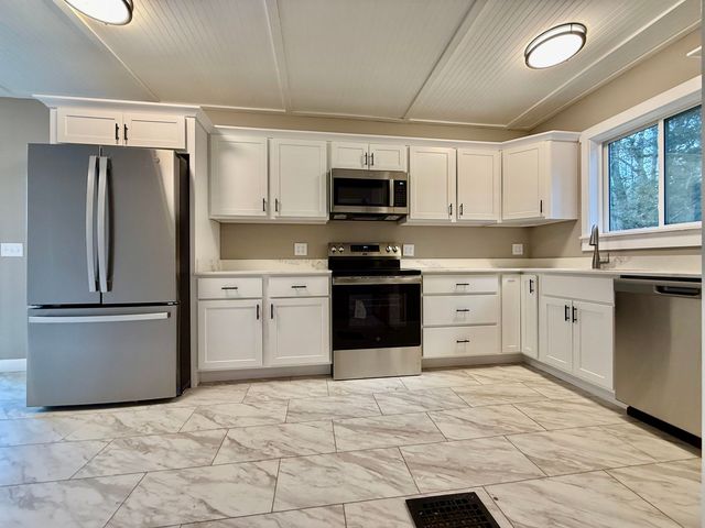 28 Leach Avenue, Franklin, NH 03235