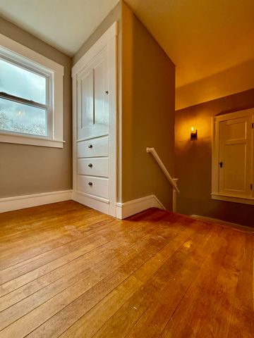 28 Leach Avenue, Franklin, NH 03235