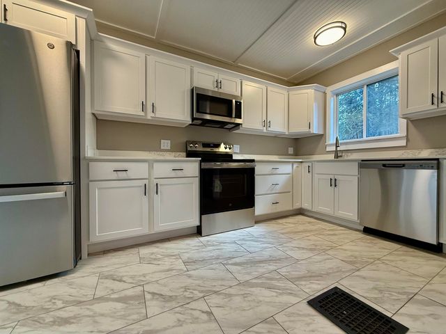 28 Leach Avenue, Franklin, NH 03235