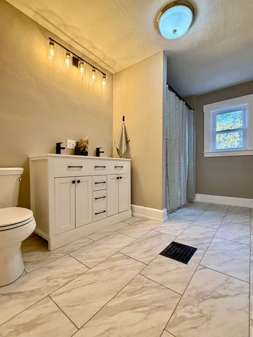 28 Leach Avenue, Franklin, NH 03235