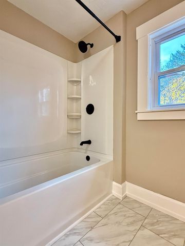 28 Leach Avenue, Franklin, NH 03235