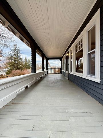 28 Leach Avenue, Franklin, NH 03235