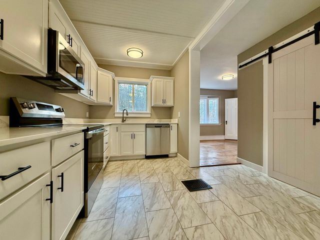 28 Leach Avenue, Franklin, NH 03235