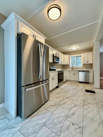 28 Leach Avenue, Franklin, NH 03235