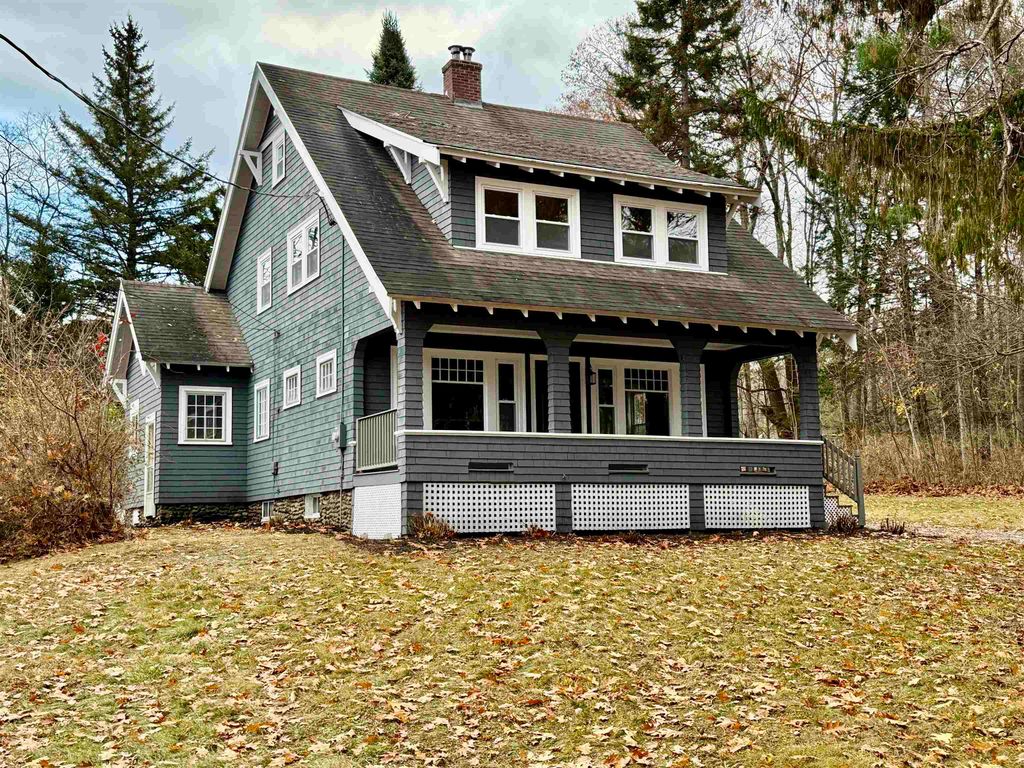 28 Leach Avenue, Franklin, NH 03235