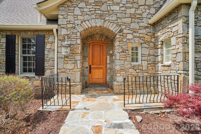 304 Pine Forest Trace, Hendersonville, NC 28739