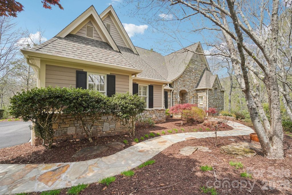 304 Pine Forest Trace, Hendersonville, NC 28739