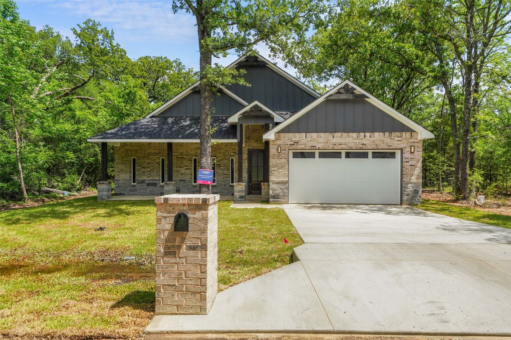 108 Parkside Drive, Trinidad, TX 75163