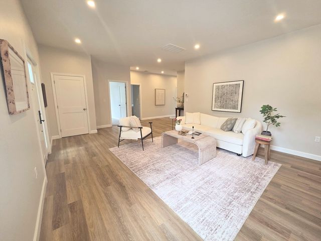47 Myrtle St, Lynn, MA 01905