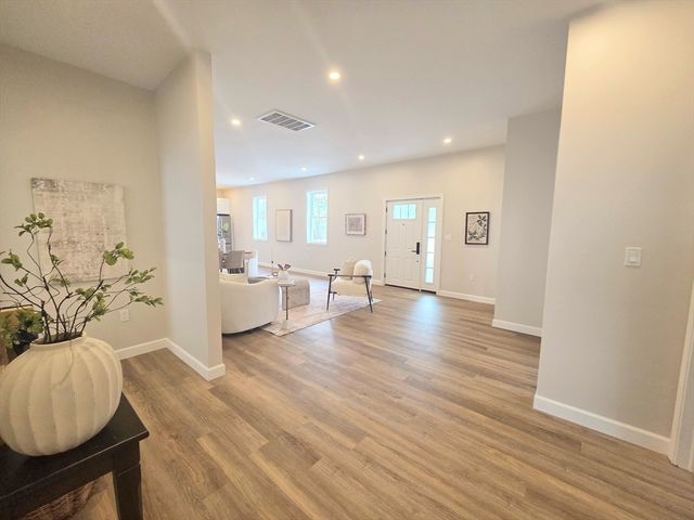 47 Myrtle St, Lynn, MA 01905