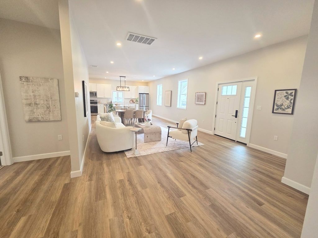 47 Myrtle St, Lynn, MA 01905