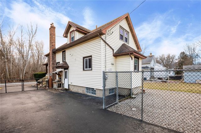 84 Kentucky Avenue, Gates, NY 14606