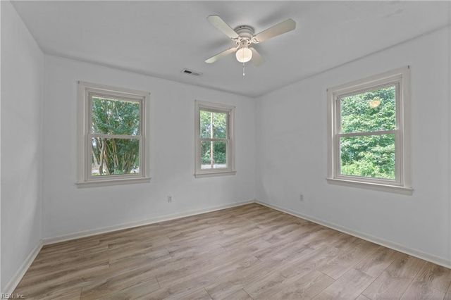 8016 Brays Point RD, Hayes, VA 23072