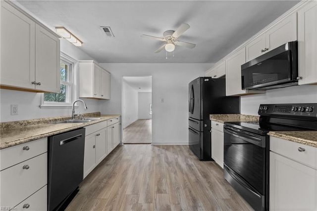 8016 Brays Point RD, Hayes, VA 23072