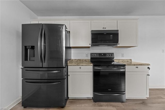 8016 Brays Point RD, Hayes, VA 23072