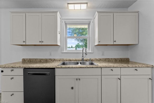 8016 Brays Point RD, Hayes, VA 23072