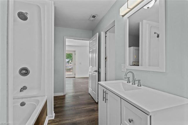 8016 Brays Point RD, Hayes, VA 23072