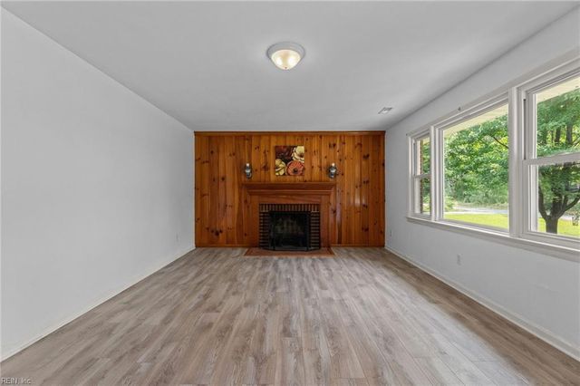 8016 Brays Point RD, Hayes, VA 23072