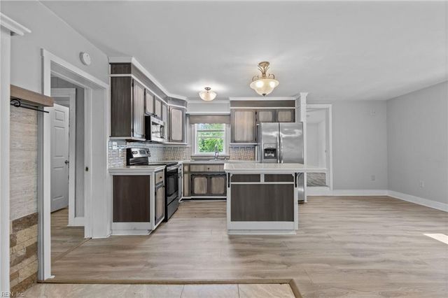 8016 Brays Point RD, Hayes, VA 23072