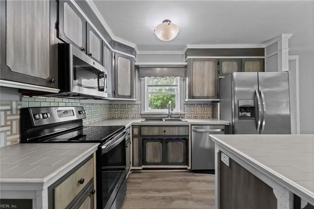 8016 Brays Point RD, Hayes, VA 23072