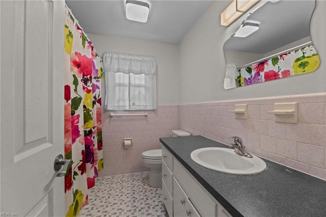 8016 Brays Point RD, Hayes, VA 23072