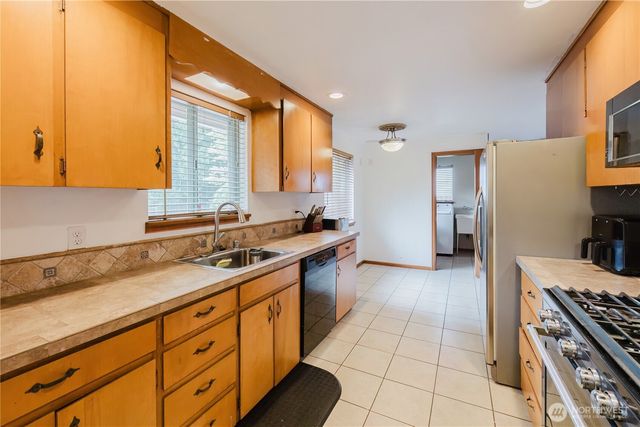 6850 E Grandview Street, Tacoma, WA 98404
