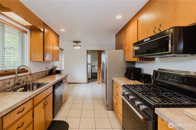 6850 E Grandview Street, Tacoma, WA 98404