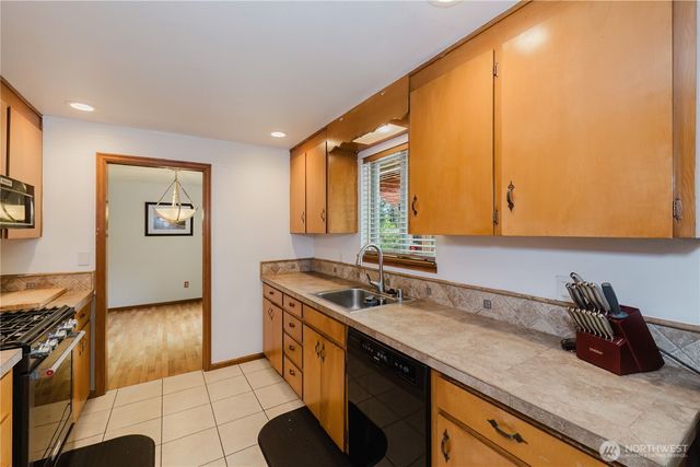 6850 E Grandview Street, Tacoma, WA 98404