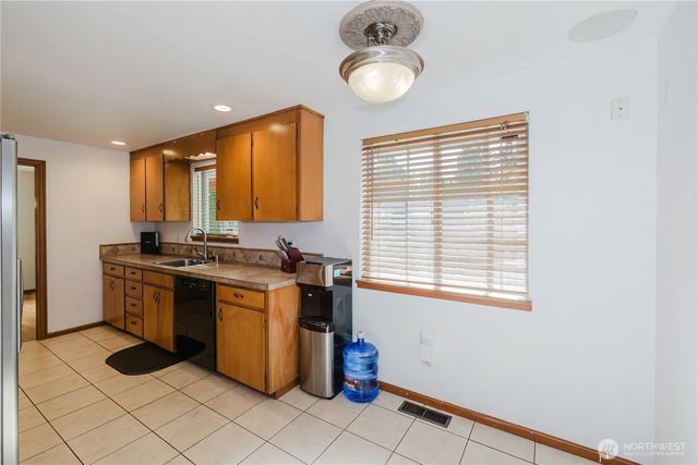6850 E Grandview Street, Tacoma, WA 98404