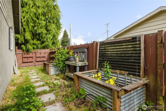 6850 E Grandview Street, Tacoma, WA 98404