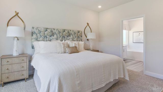 2046 Wiregrass St, Navarre, FL 32566