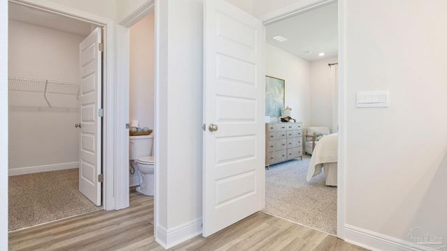 2046 Wiregrass St, Navarre, FL 32566
