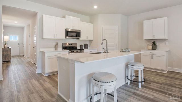 2046 Wiregrass St, Navarre, FL 32566