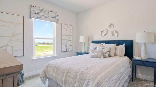 2046 Wiregrass St, Navarre, FL 32566