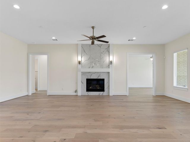 226 Hydrangea DR, Smithville, TX 78957