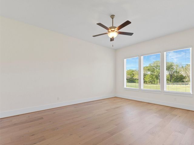 226 Hydrangea DR, Smithville, TX 78957