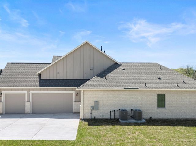 226 Hydrangea DR, Smithville, TX 78957